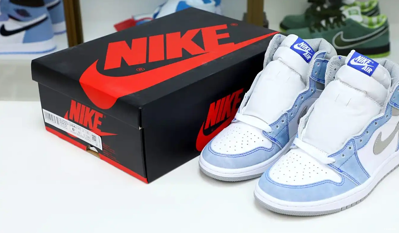 1 HIGH RETRO JORDAN ROYAL' 'HYPER OG AIR 0426